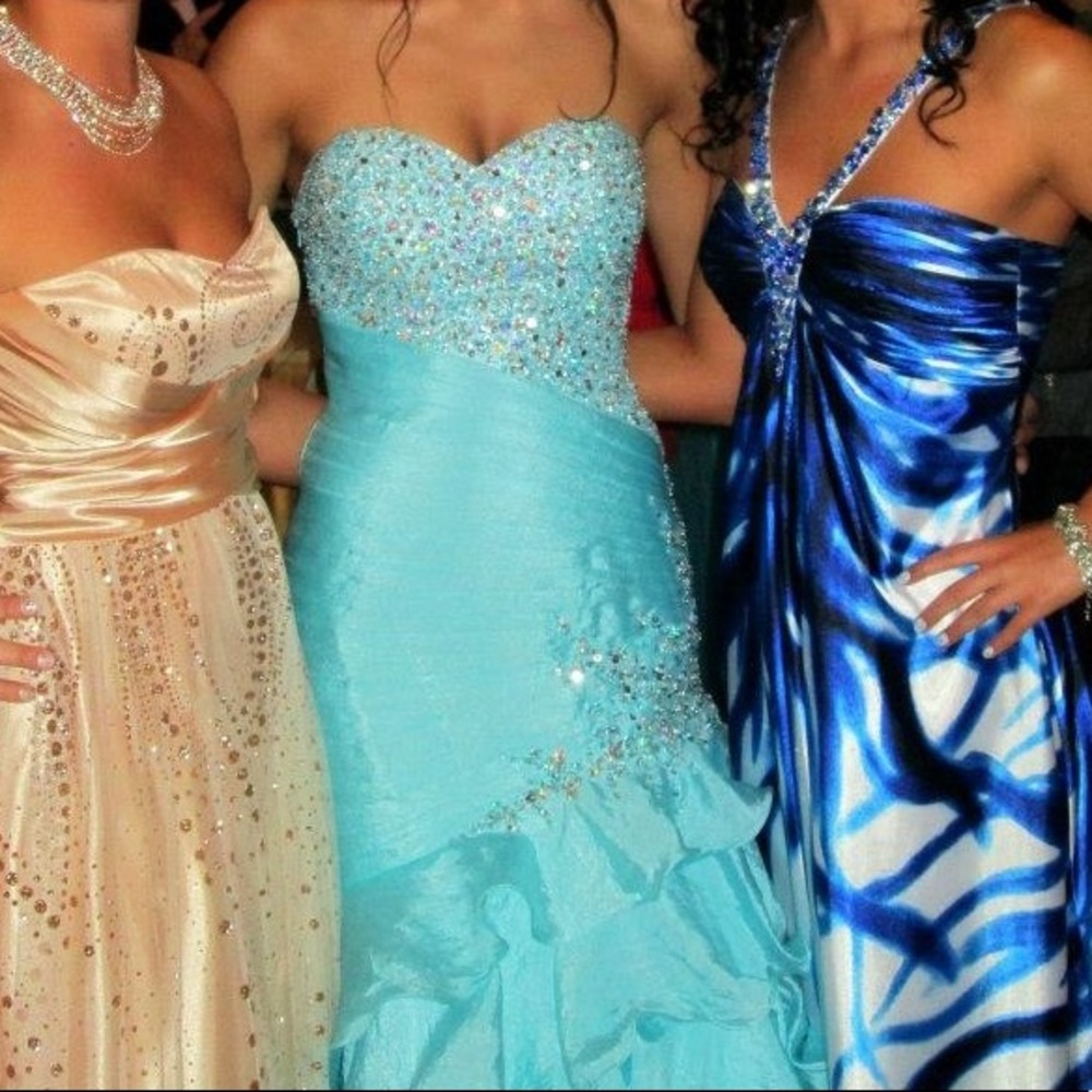 BLUE PROM DRESS - Picture 2 of 8